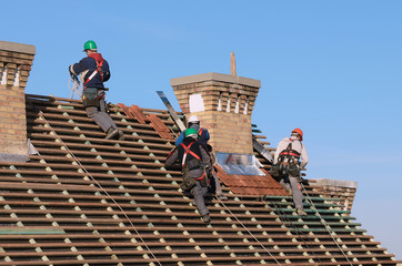 What Types of Commercial Roofers Should You Hire?